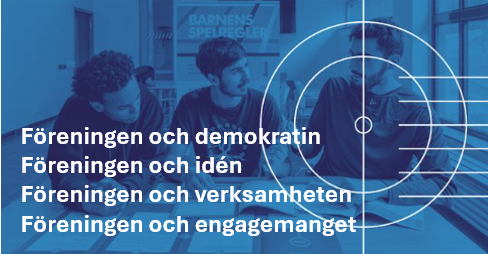 Tre killar som sitter på en utbildning